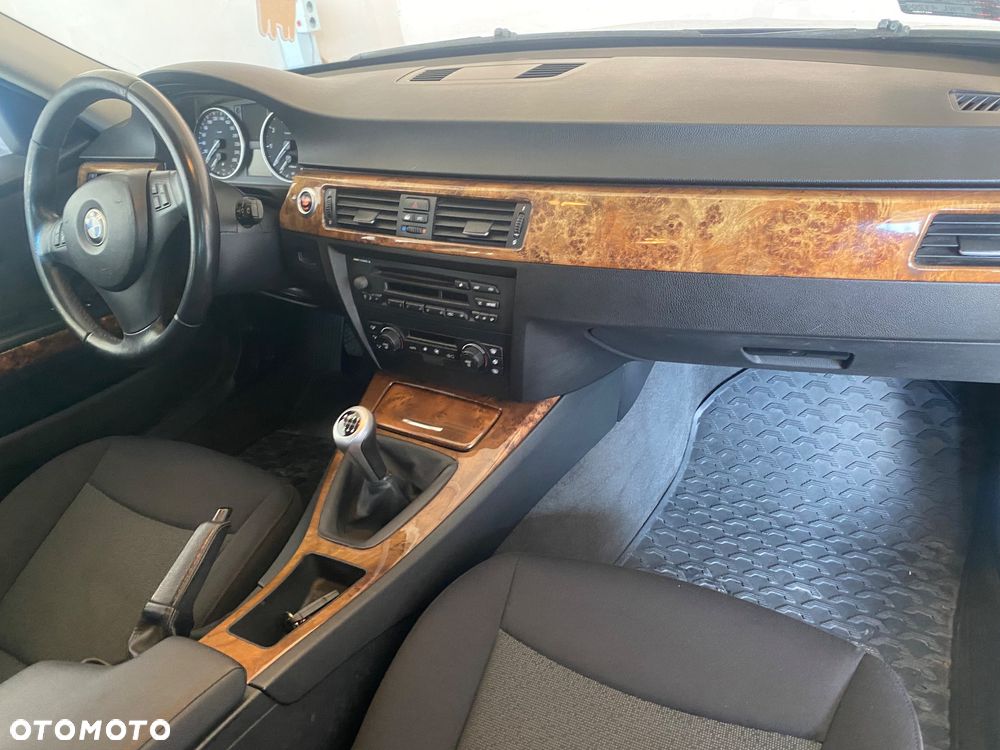 BMW Seria 3 318i - 9