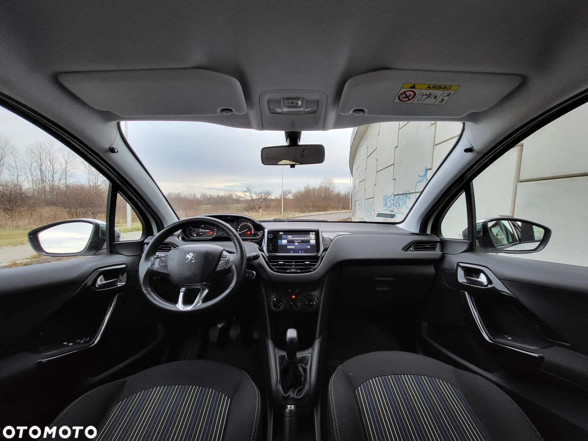 Peugeot 208 - 16