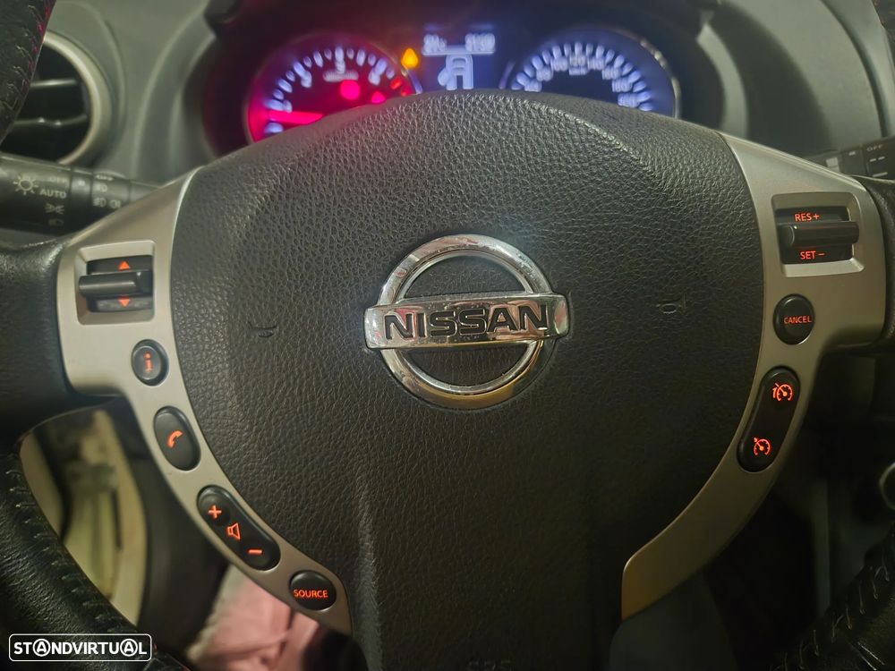 Nissan Qashqai +2 1.5 dCi Tekna Premium 17 - 26