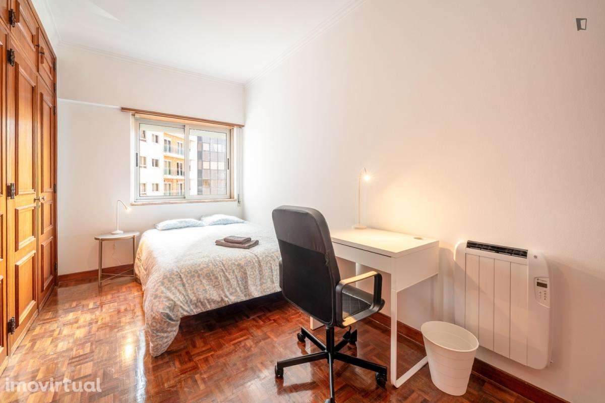 Quarto - localizado em Roma-Areeiro Lisbon - Grande imagem: 2/9