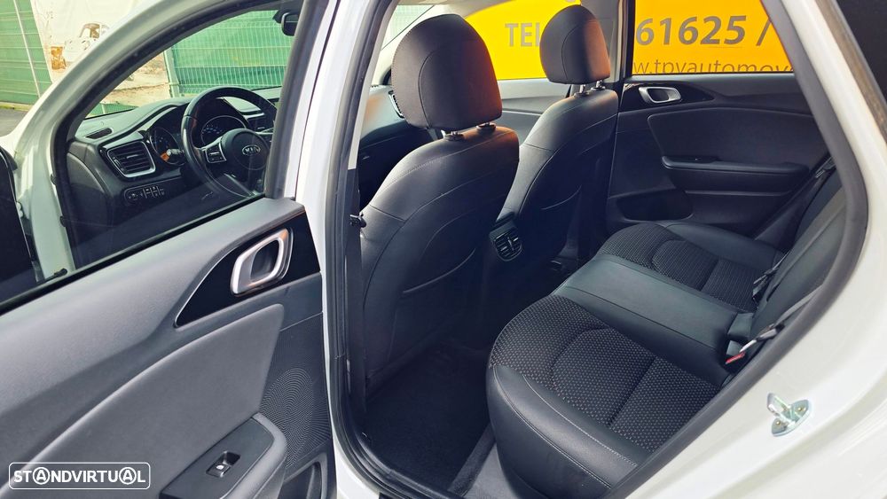 Kia Ceed SW 1.6 CRDi MHEV Drive+SRF - 14