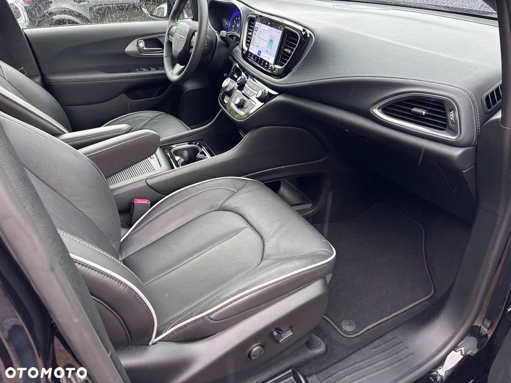 Chrysler Pacifica - 28