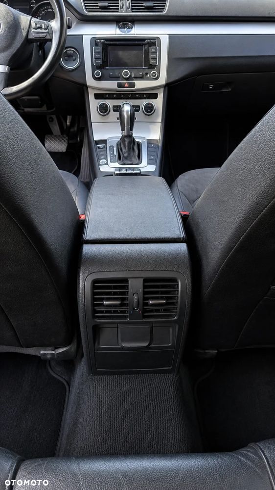 Volkswagen Passat - 13