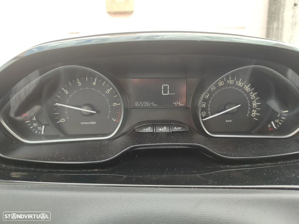 Peugeot 208 1.2 PureTech Signature - 7