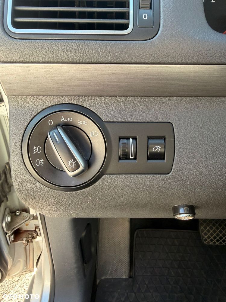 Volkswagen Touran 1.6 TDI DPF Comfortline DSG - 19