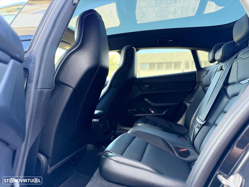 Porsche Taycan Cross Turismo 4S - 32