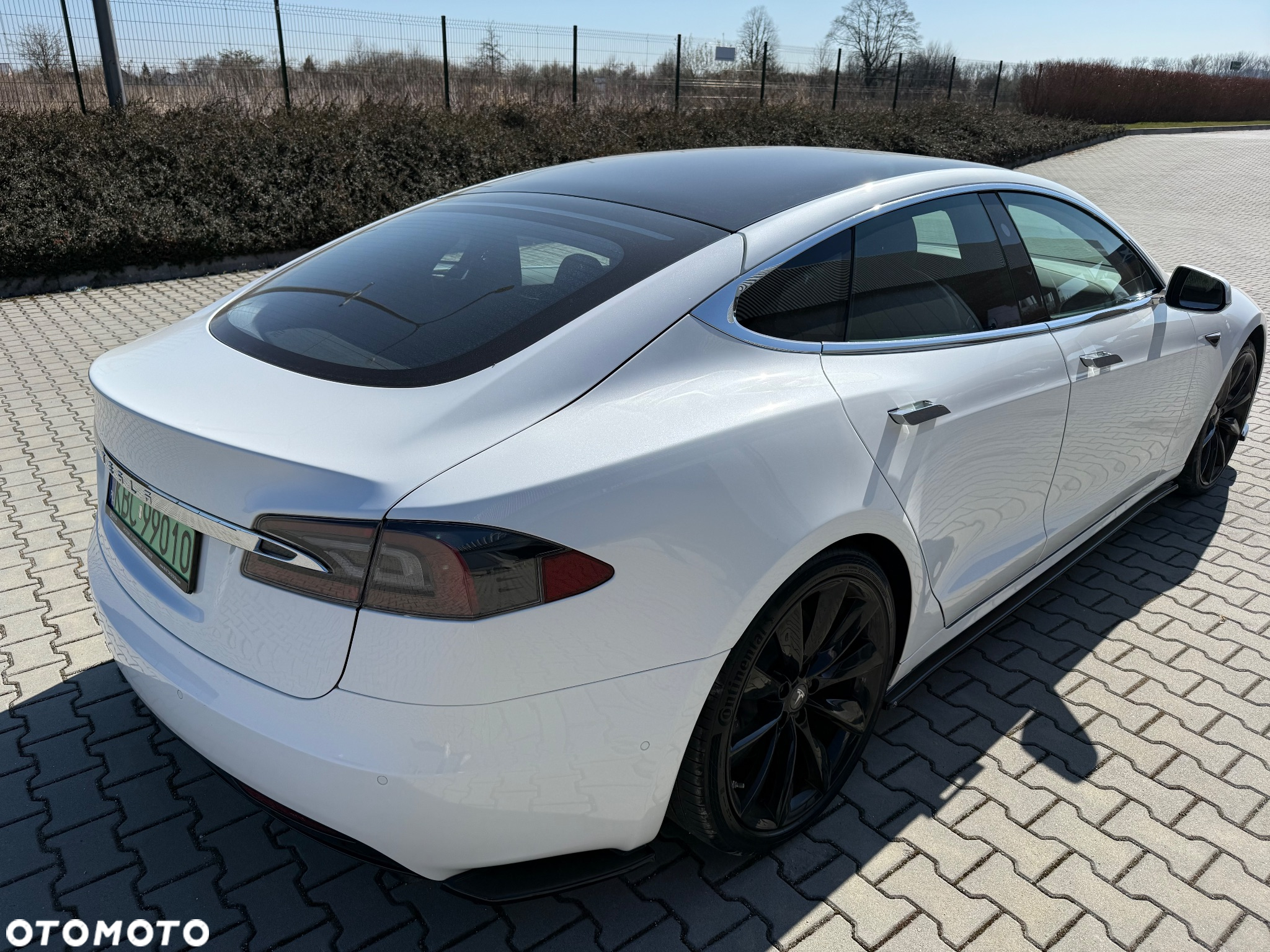 Tesla Model S - 9