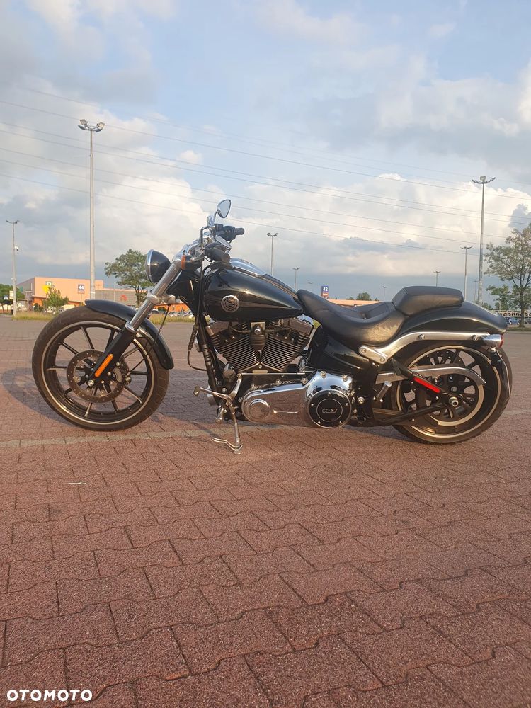 Harley-Davidson Softail Breakout - 9