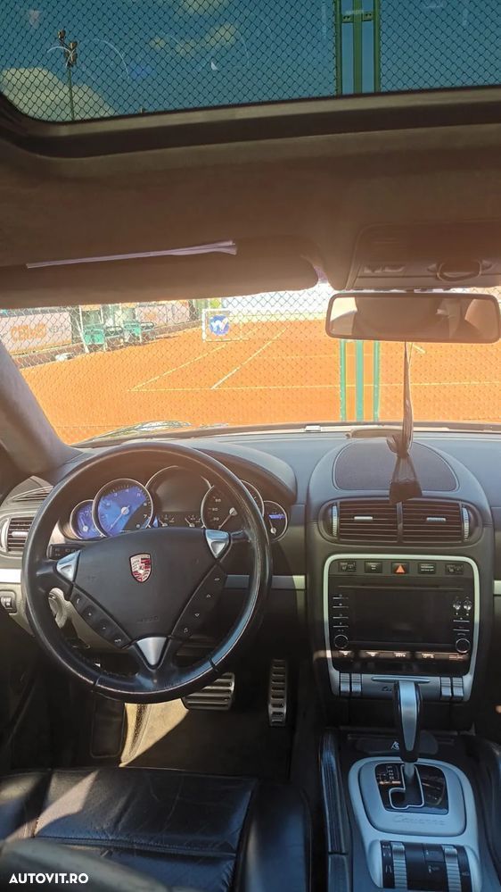 Porsche Cayenne Turbo S Aut - 17