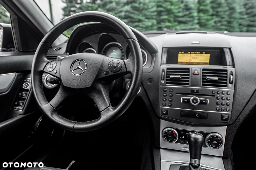 Mercedes-Benz Klasa C 180 BlueEFFICIENCY 7G-TRONIC Avantgarde - 24