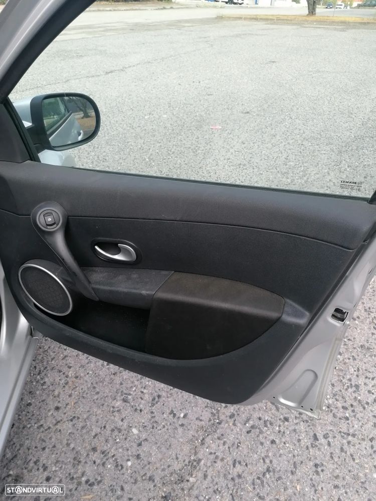 Renault Clio - 19