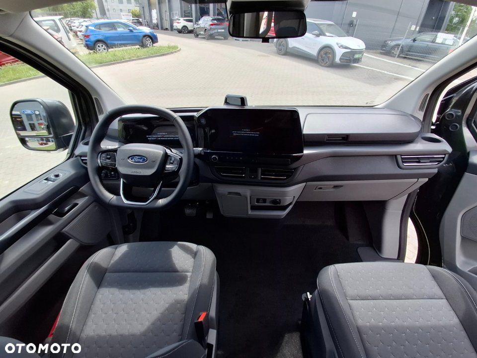 Ford Tourneo Custom - 8