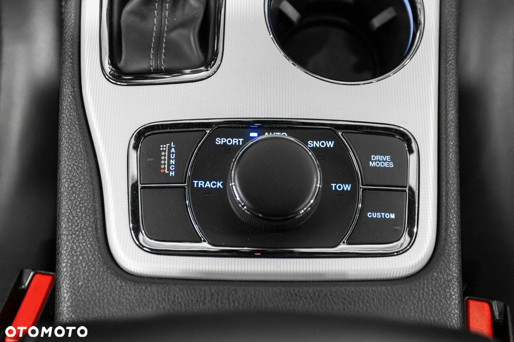 Jeep Grand Cherokee - 26