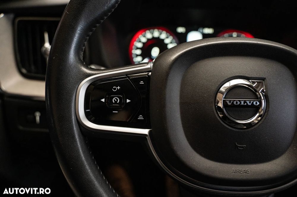 Volvo XC 60 D4 AWD Geartronic Inscription - 24