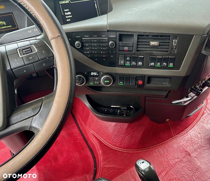 Volvo FH4 500 GLOB XL I-SHIFT IPARCOOL SPOJLERY KLIMA WEBASTO 2xALUTANK LODÓWKA NAVI SKÓRA LOW DECK MEGA EURO 6 2017 ŁADNY - 14