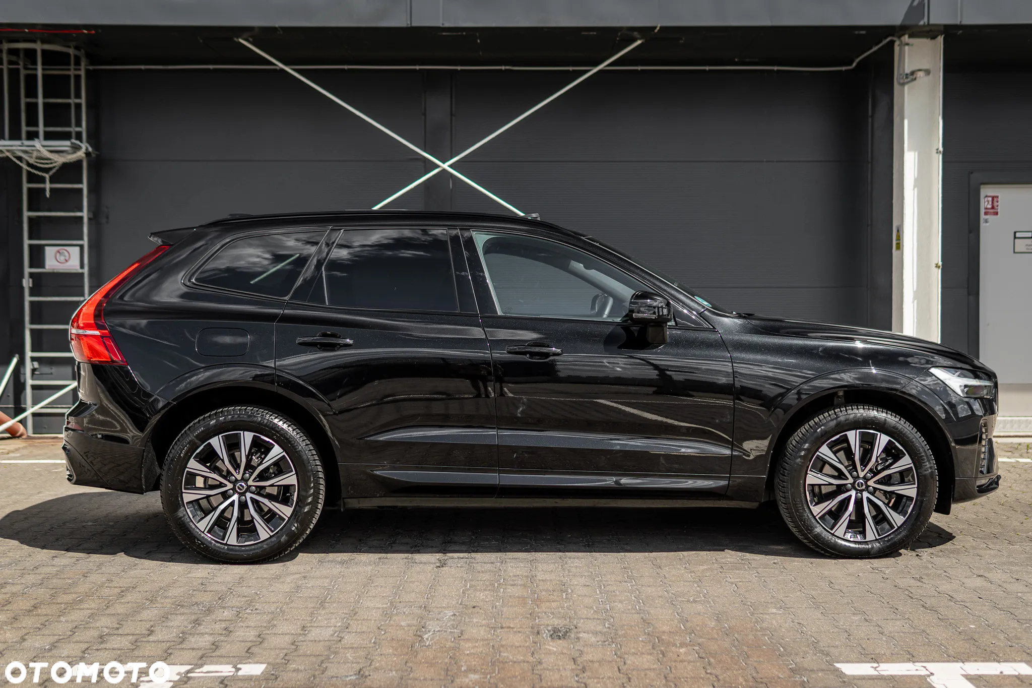 Volvo XC 60 B4 D AWD Plus Dark - 6