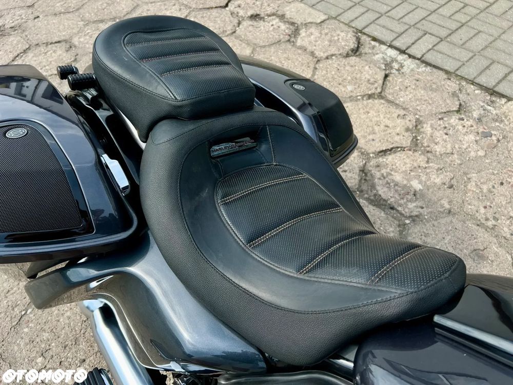 Harley-Davidson CVO Street Glide - 23