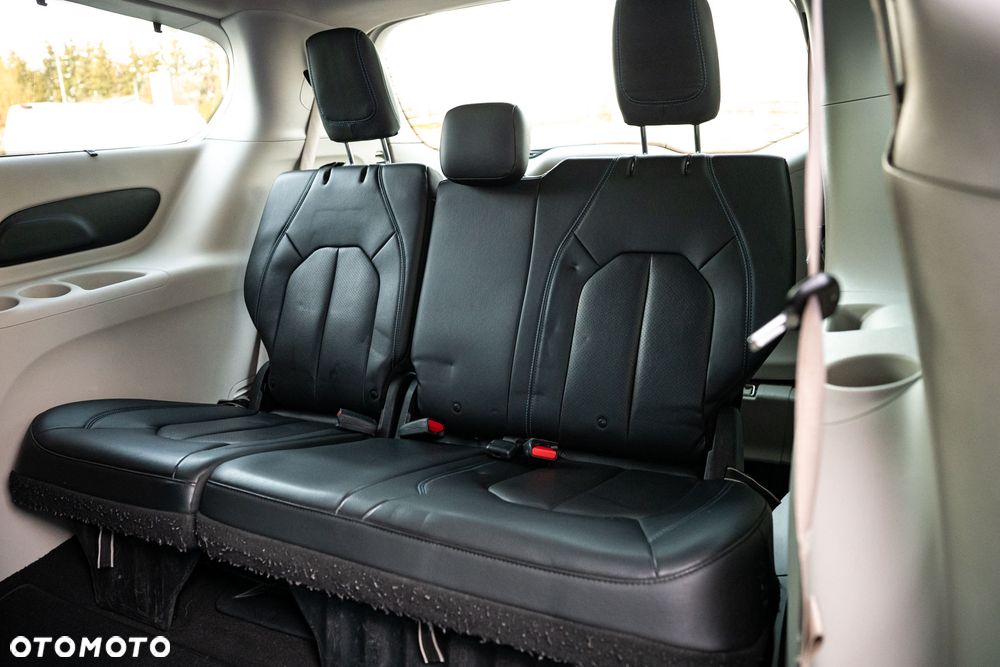 Chrysler Pacifica - 20