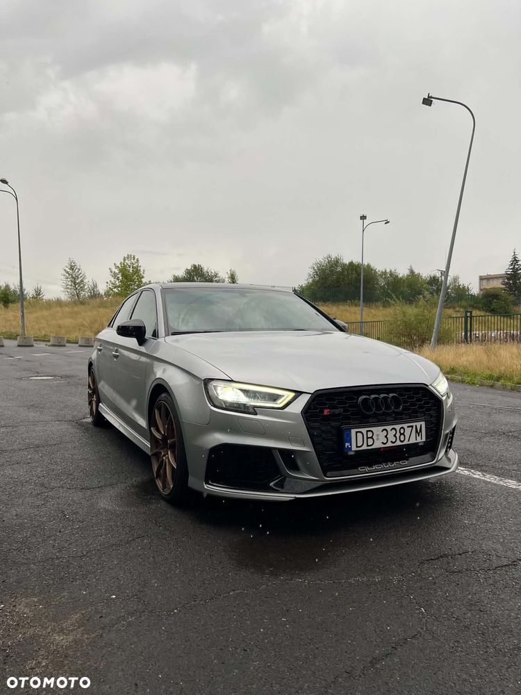 Audi RS3 Limousine - 1