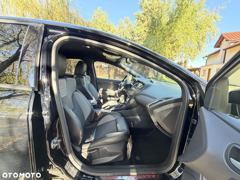 Ford Focus 2.0 EcoBoost ST mit Leder-Sport-Paket - 25