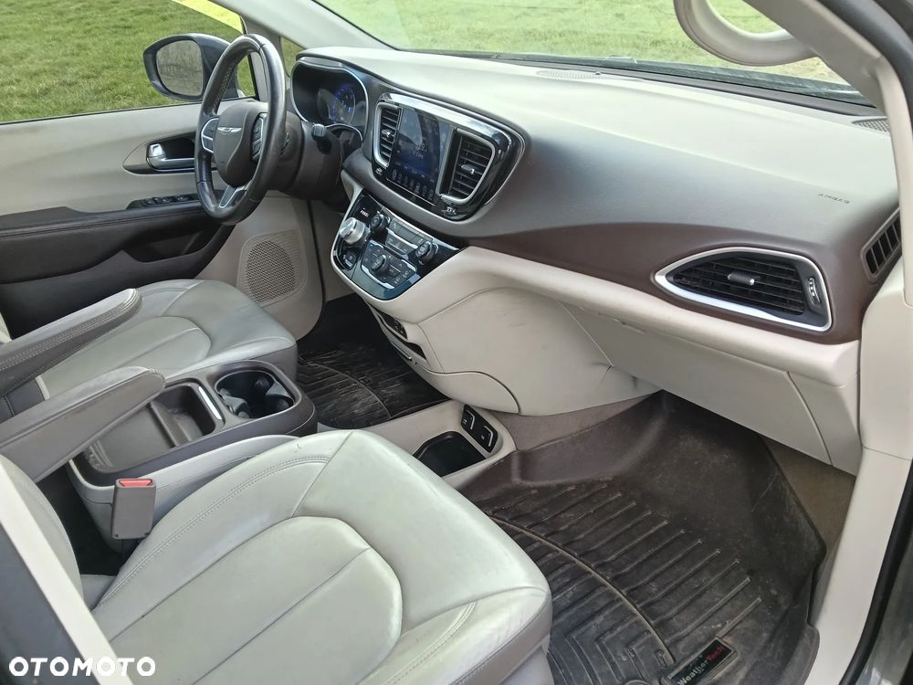 Chrysler Pacifica - 10