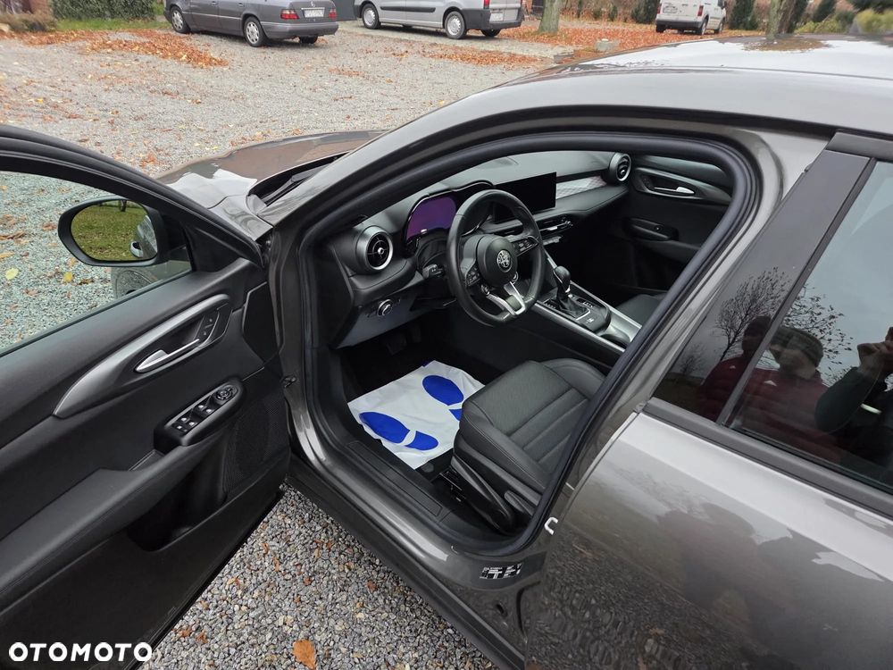 Alfa Romeo Tonale 1.5 T4 GSE mHEV Veloce DCT - 2