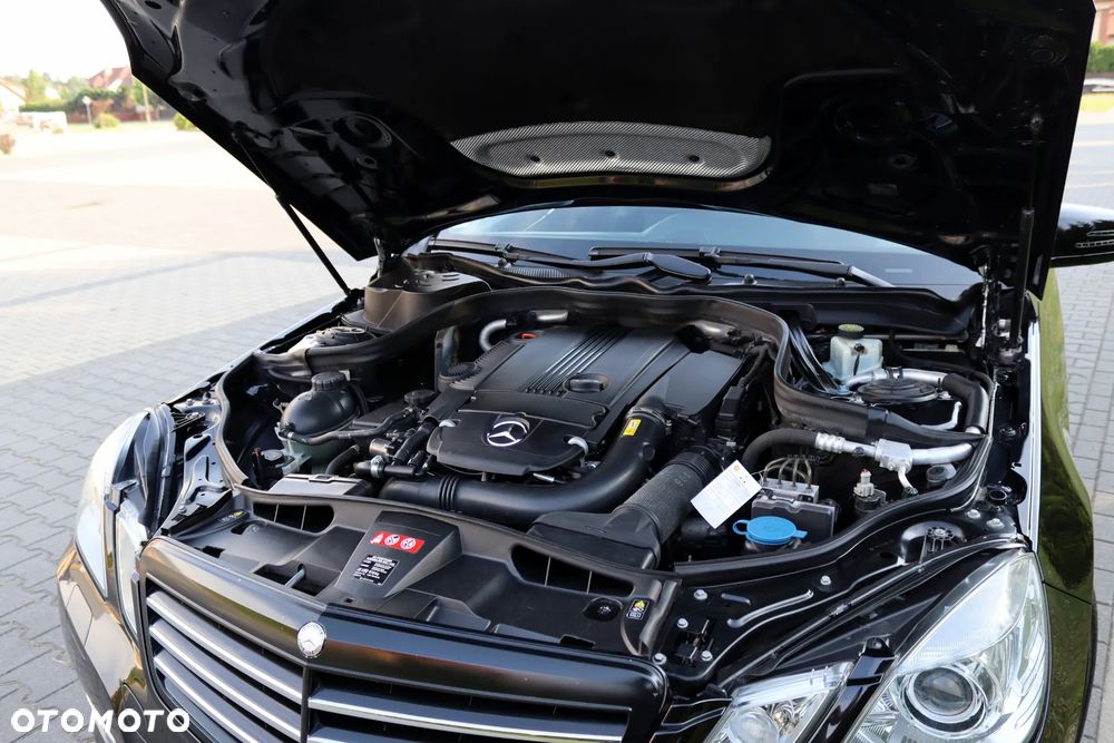 Mercedes-Benz Klasa E 200 CGI BlueEffICIENCY Avantgarde - 37