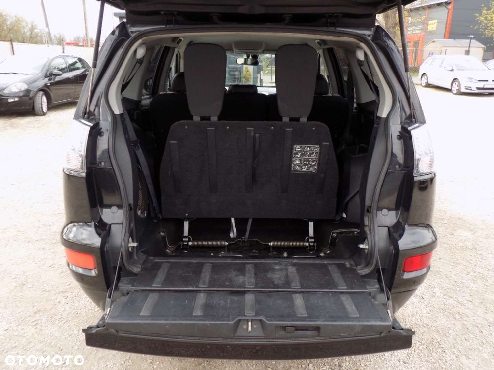 Mitsubishi Outlander - 10