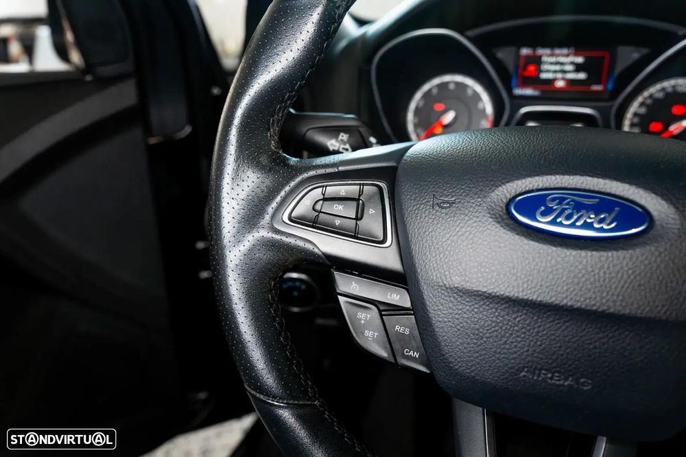 Ford Focus 2.0 EcoBoost ST c/ Pack Pele Desportiva - 13
