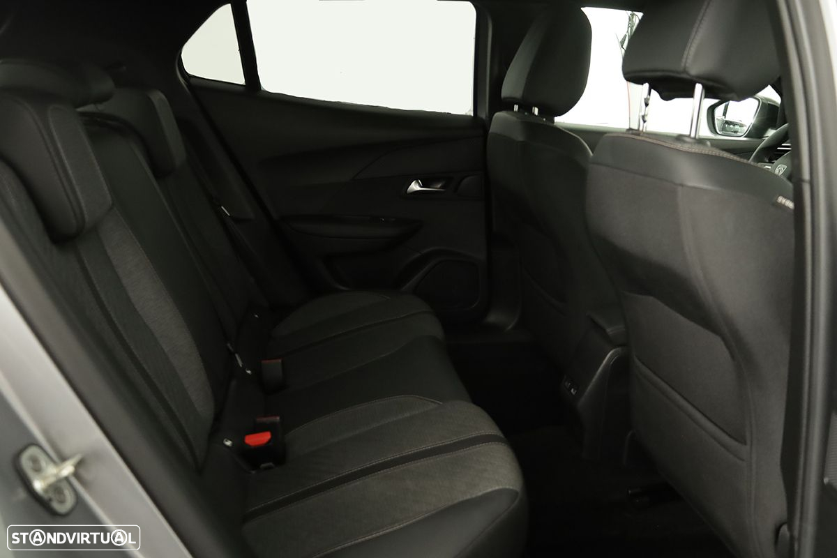 Peugeot 2008 1.2 PureTech Allure EAT8 - 22