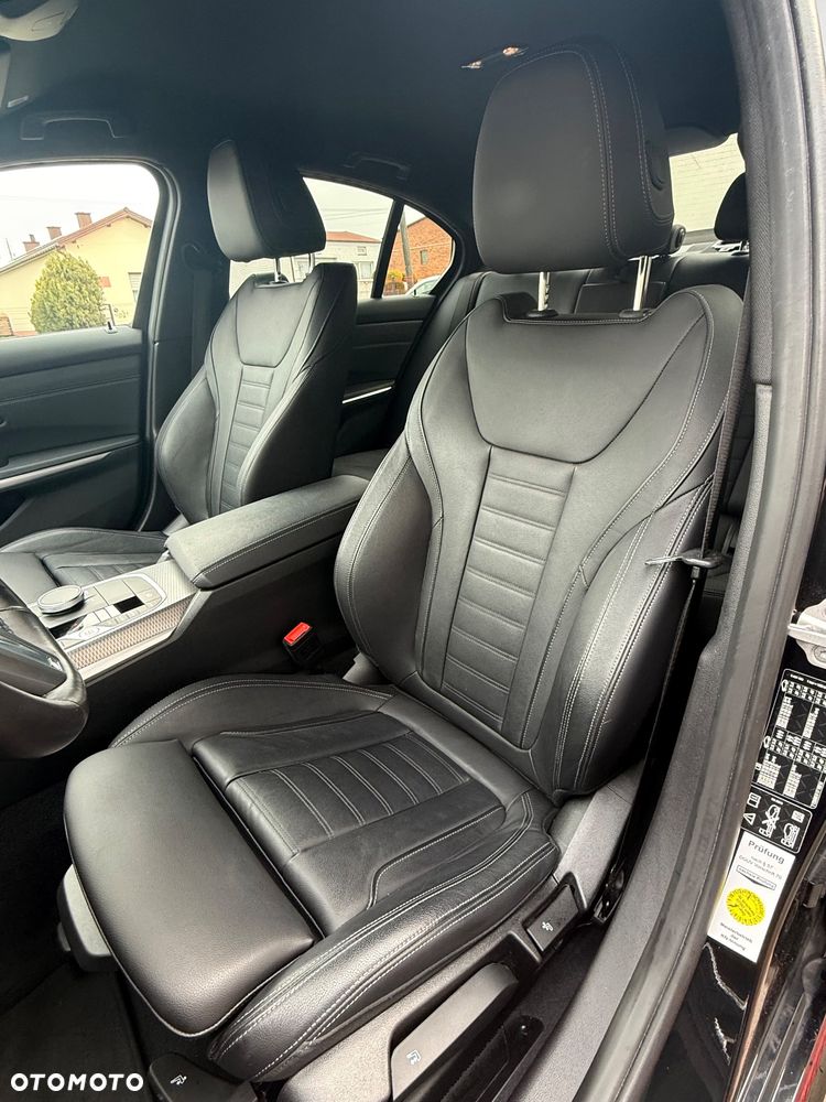 BMW Seria 3 320d xDrive M Sport Shadow - 13