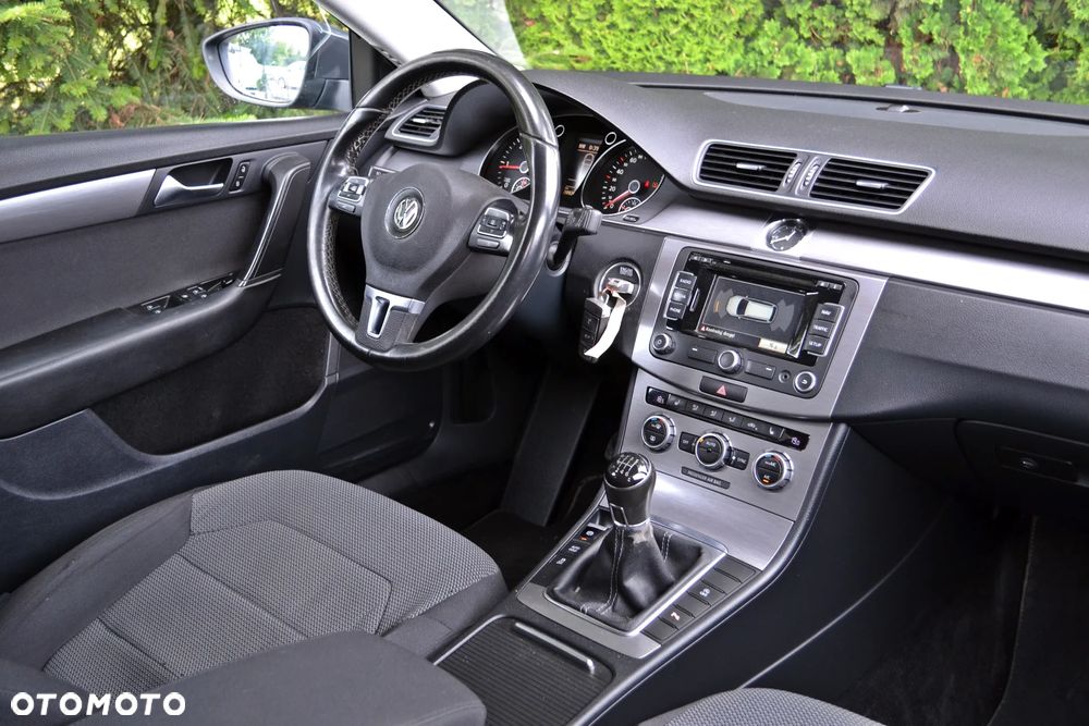 Volkswagen Passat - 14
