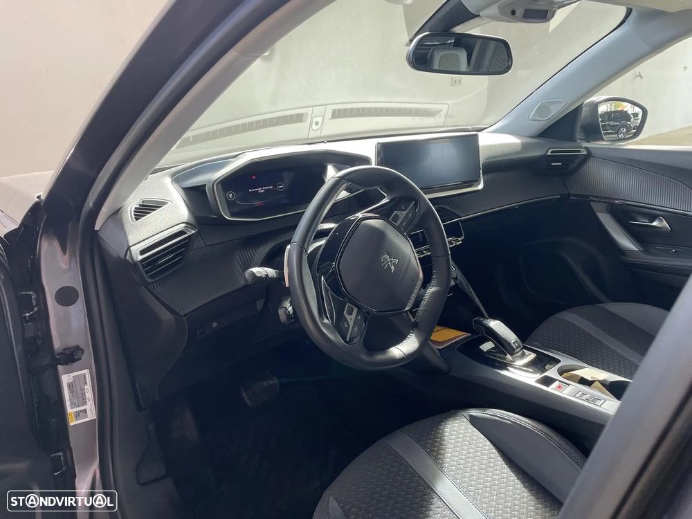 Peugeot 2008 1.2 PureTech Allure Pack EAT8 - 10