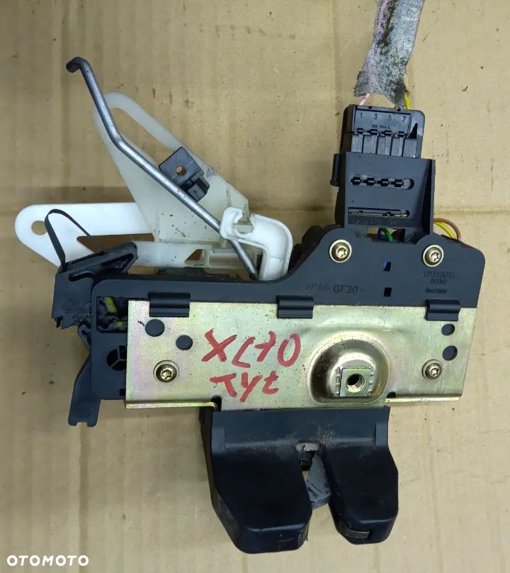 Volvo XC70 zamek klapy tyl tylnej - 1