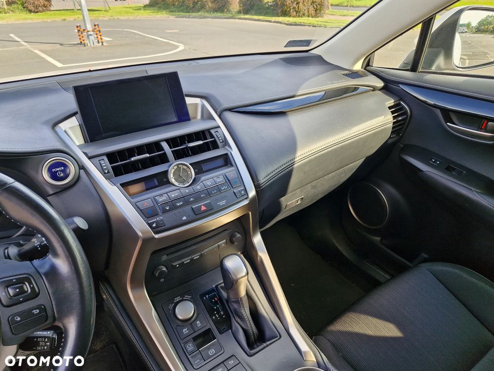 Lexus NX 300h Elite AWD - 23
