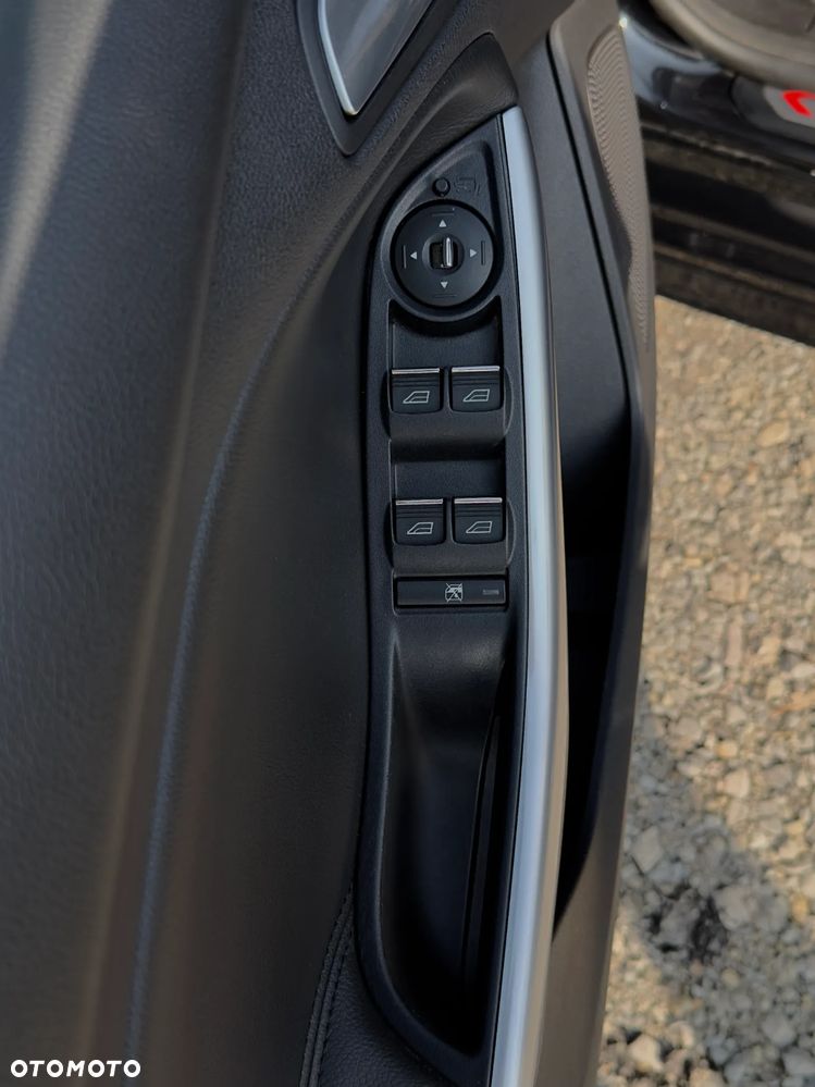 Ford Focus 2.0 EcoBoost ST mit Leder-Sport-Paket - 17