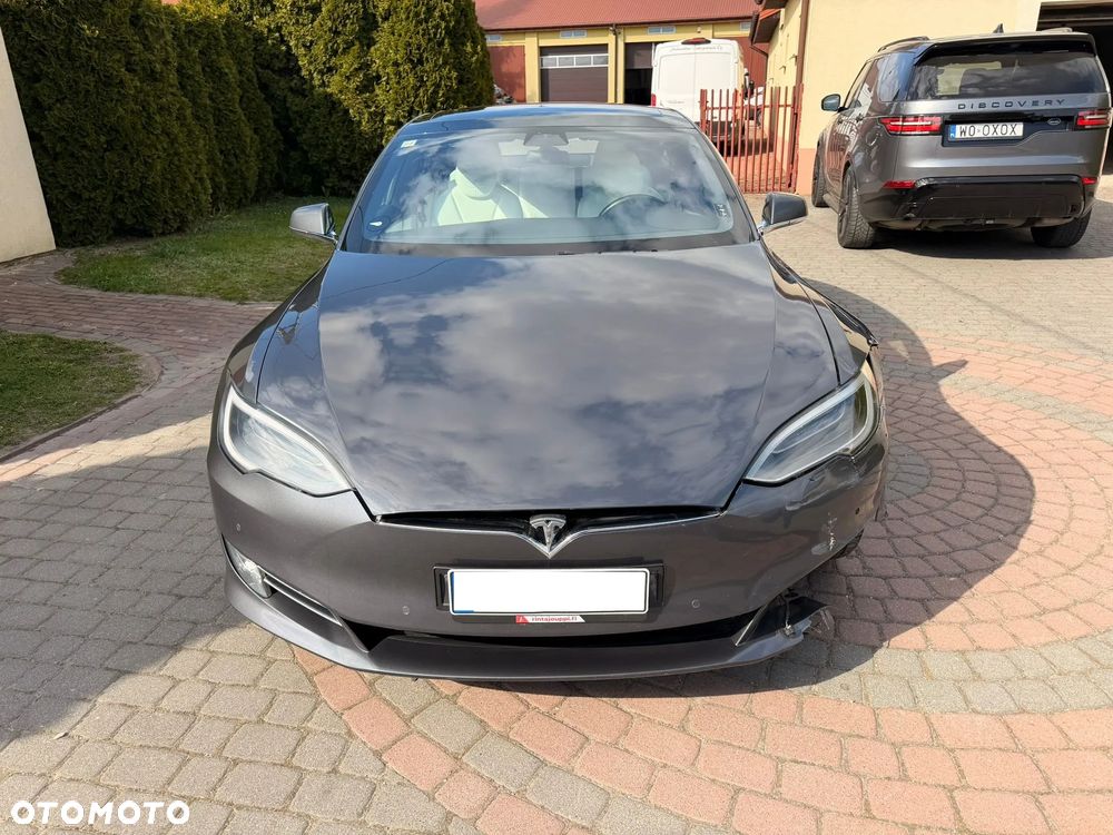 Tesla Model S - 14