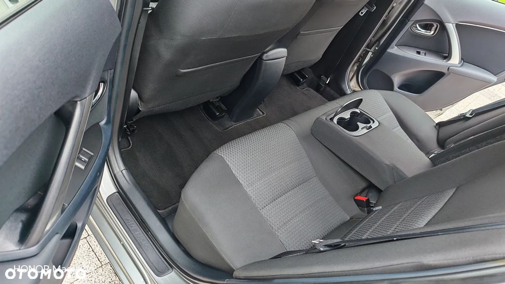 Toyota Avensis 1.8 Comfort - 8