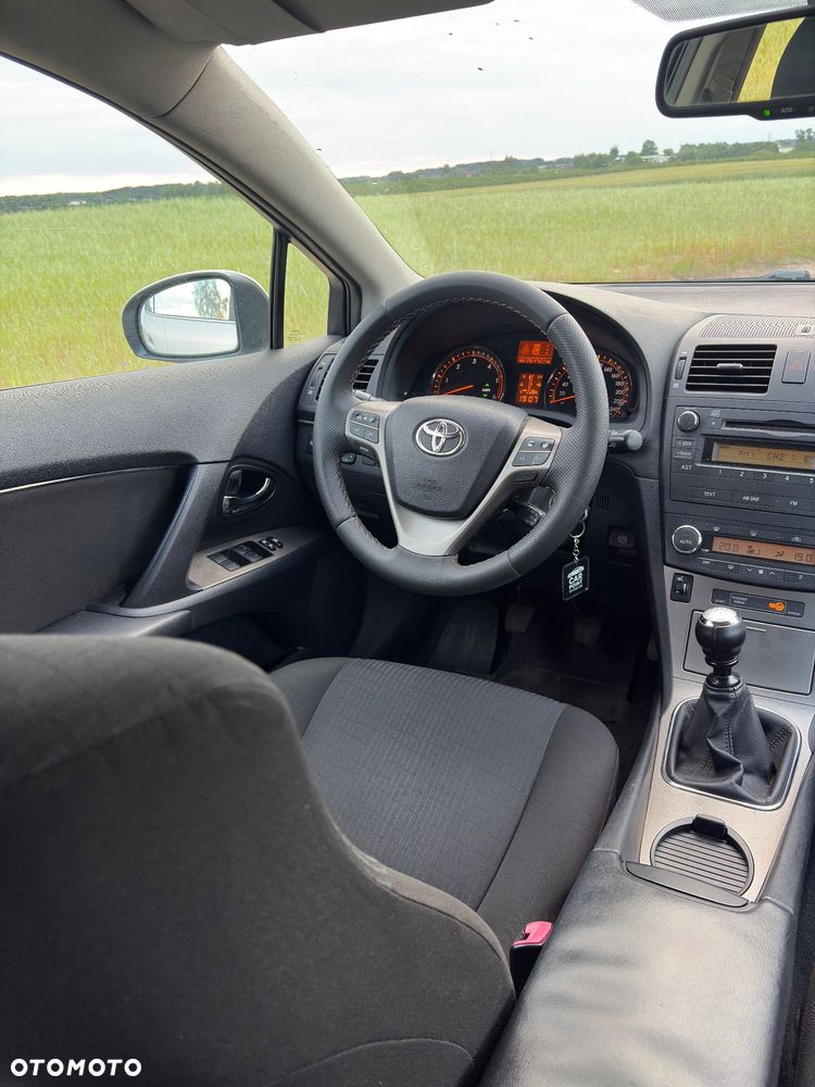 Toyota Avensis - 12