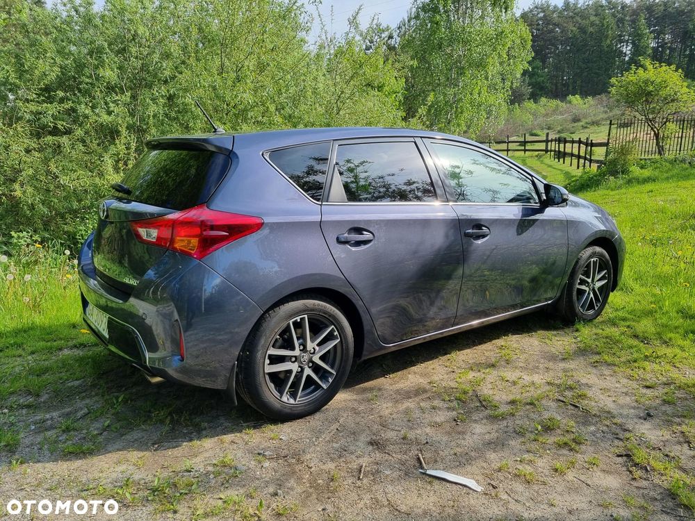 Toyota Auris 1.6 Premium + - 8