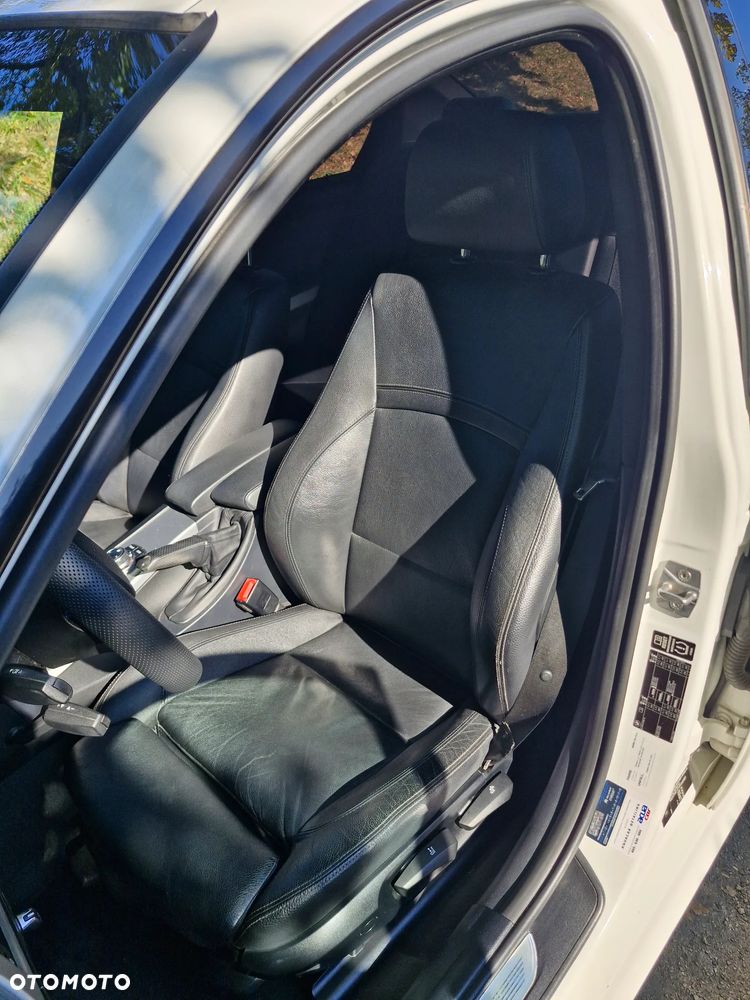 BMW Seria 3 325d - 27