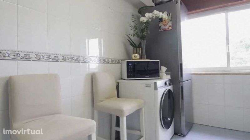 Arenda-se Apartamento T3 na Queluz, Monte Abrão - Grande imagem: 3/9