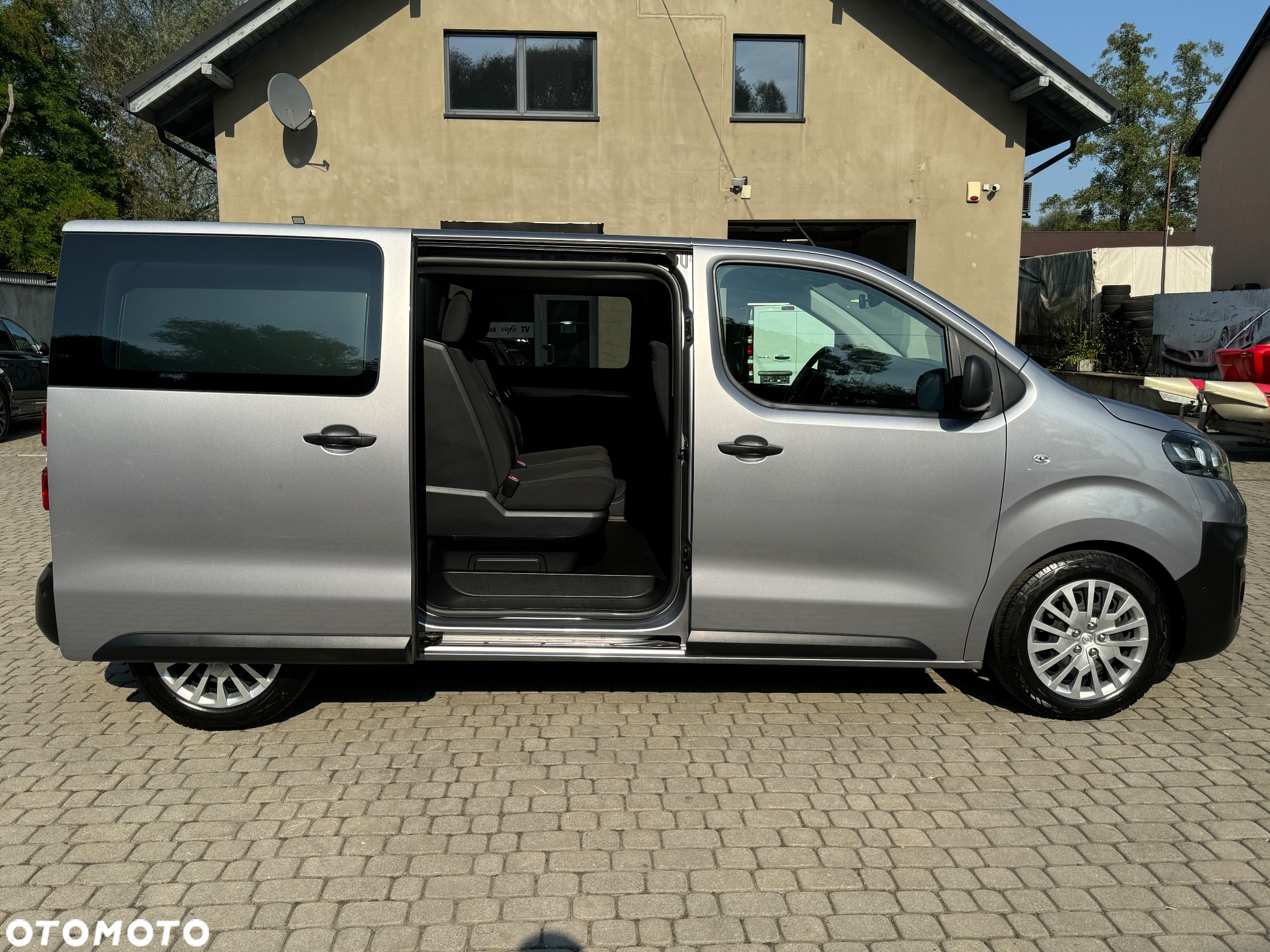 Opel Vivaro - 11