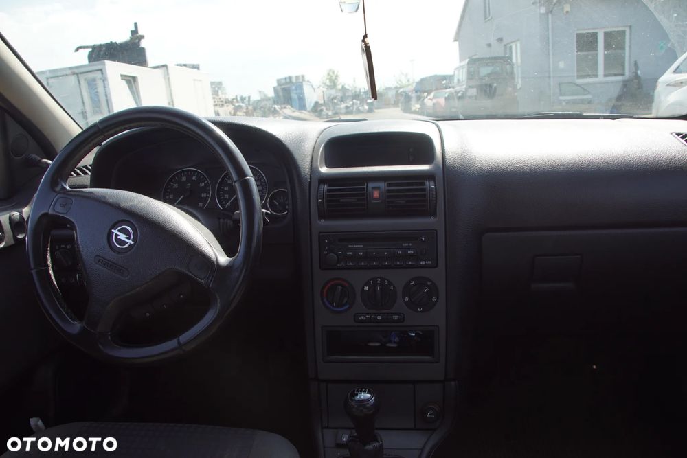 Auto na części - Opel Astra II G 1.6 16V 101 KM Z16XE F17 Z157 2002R Silnik Skrzynia Drzwi Maska Błotnik Zderzak Klapa Lampa Lusterko Klamka Szyba Deska Kokpit Sterownik Moduł Czujnik Licznik Panel Kierownica - 18