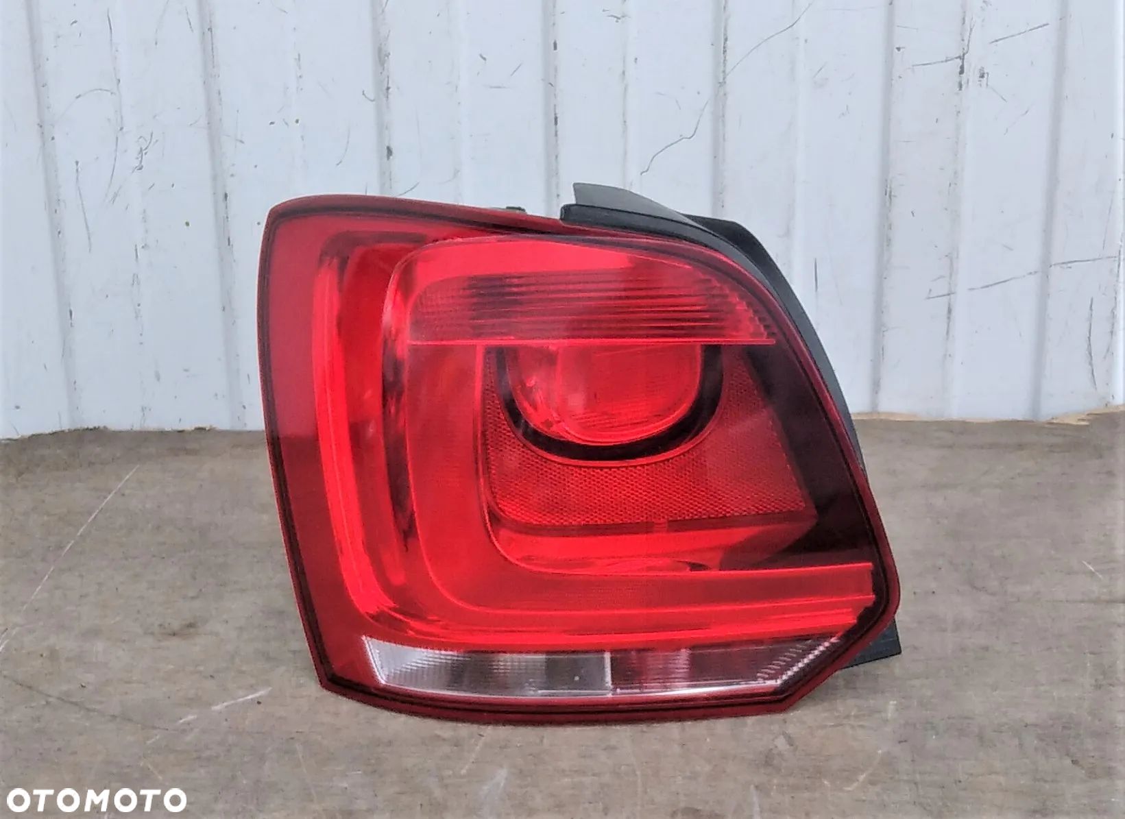 VW POLO 6R0 09-13 LAMPA LEWA TYŁ - 1