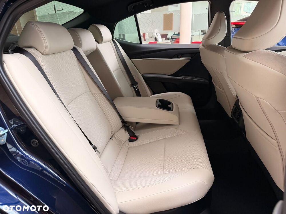 Toyota Camry - 11