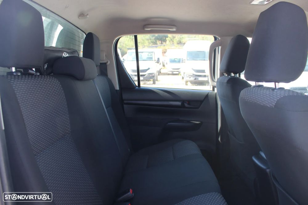 Toyota Hilux 2.4 D-4D 4WD CD CM - 8