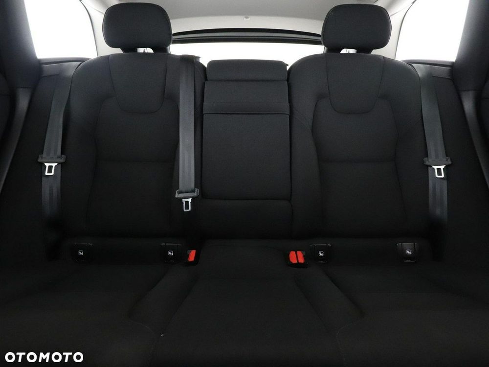 Volvo XC 60 B4 D AWD Momentum - 19
