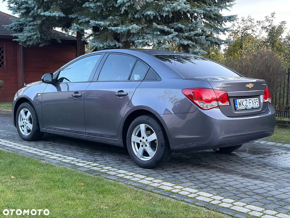 Chevrolet Cruze 1.6 LS - 3