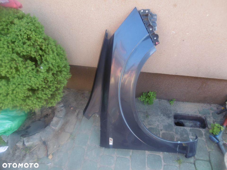 Błotnik prawy OPEL ZAFIRA B Z168 BEZ RDZY - 1